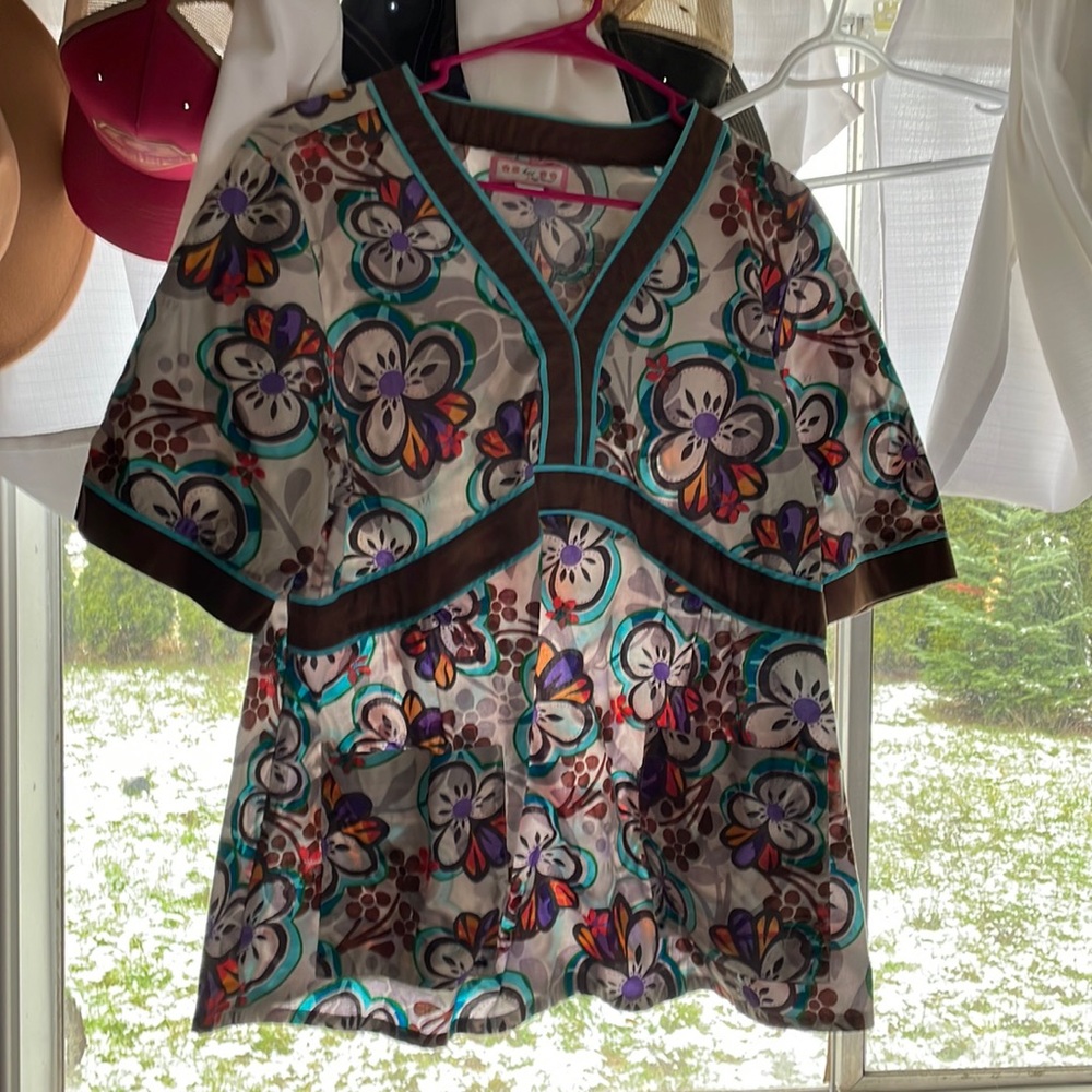 Women’s scrub top